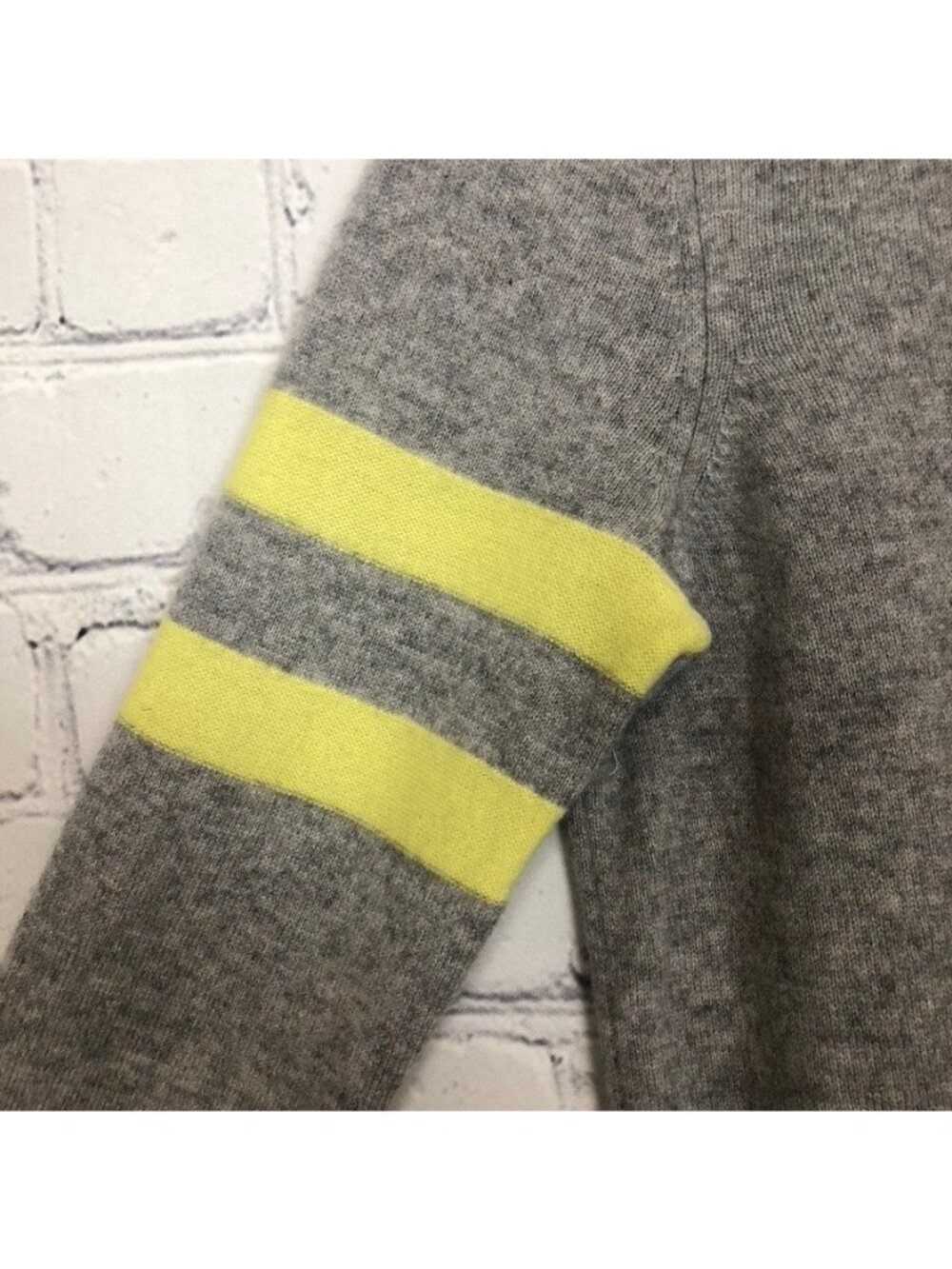 Aqua 100% Cashmere Gray Sweater Size S - Picture 3 of 6